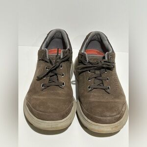 Men’s Rockport size 9. Pre-worn
Color Green Emboss